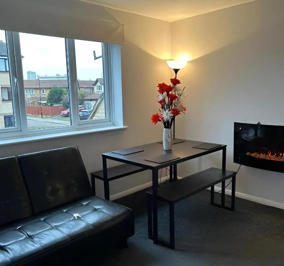 Sleek & Stylish - E15 Apartment With Parking London 0*,