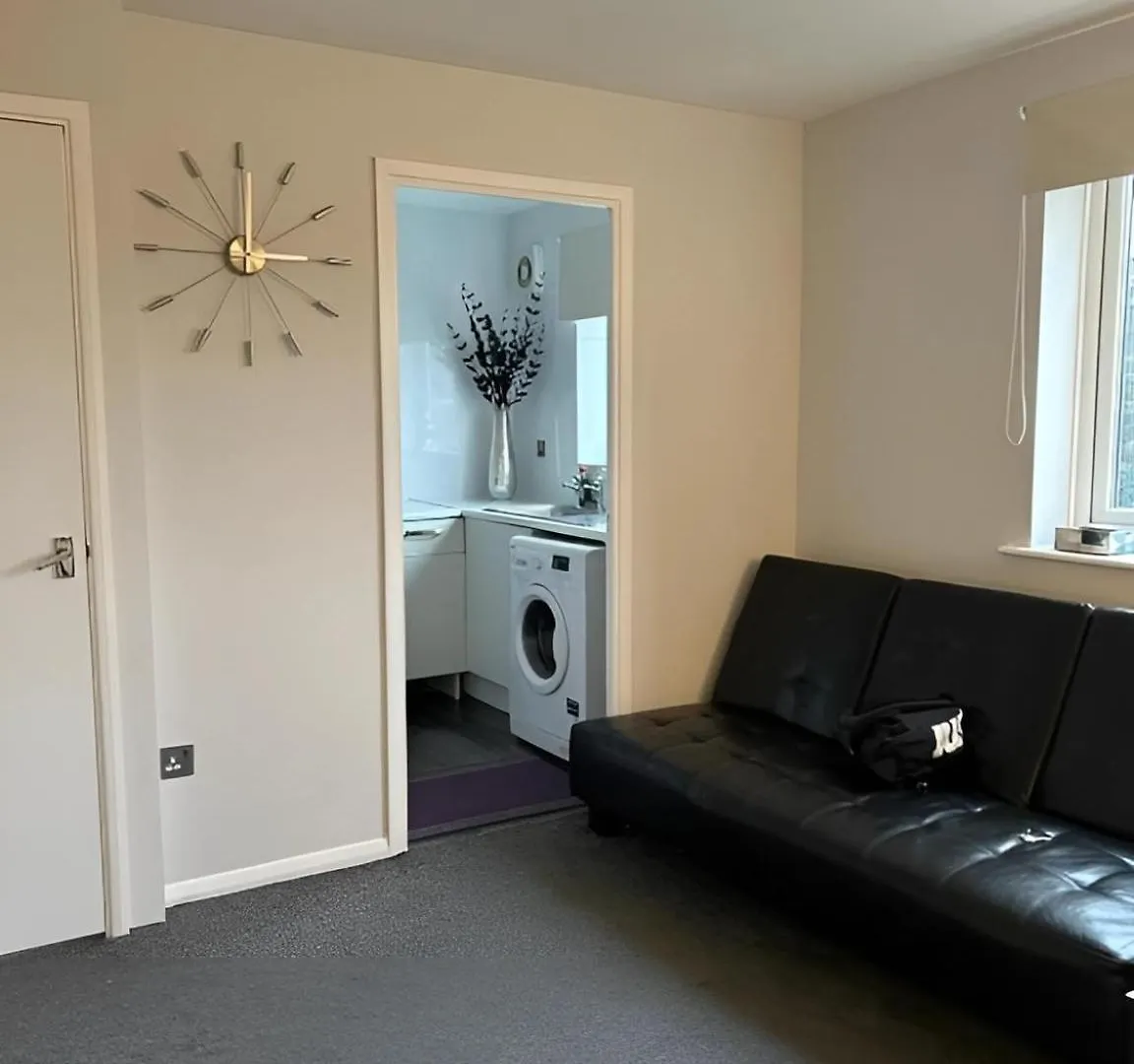 Sleek & Stylish - E15 Apartment With Parking London