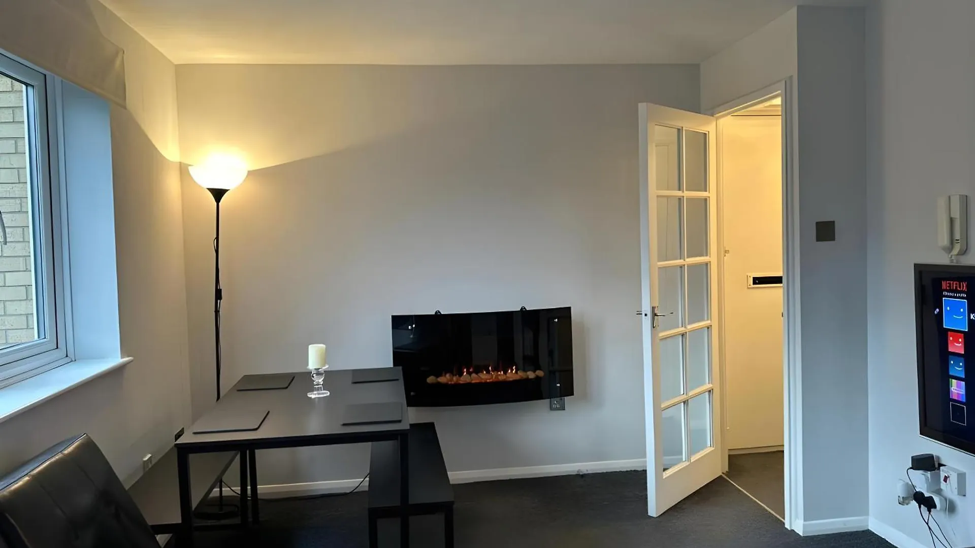 Sleek & Stylish - E15 Apartment With Parking London