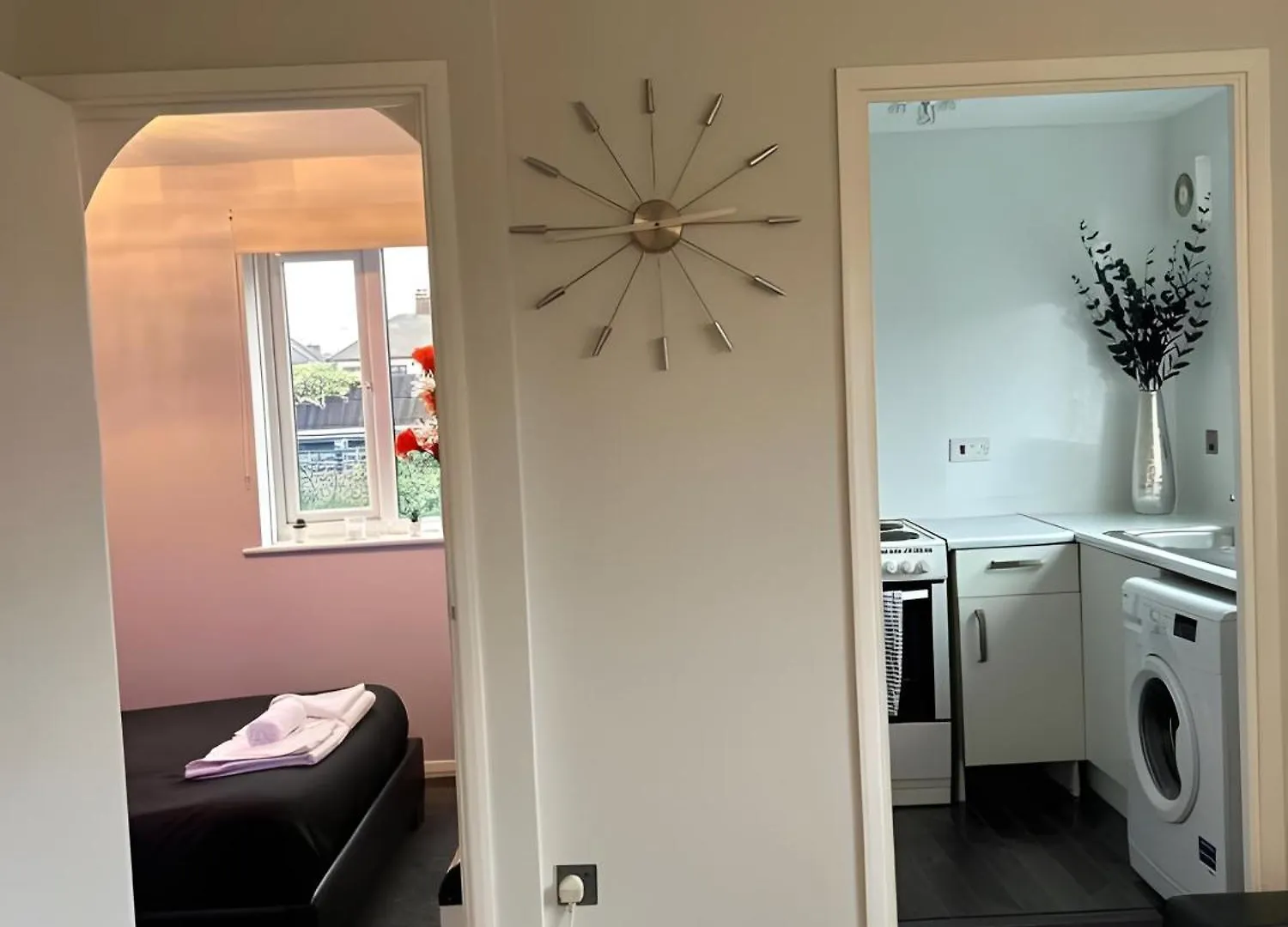 Sleek & Stylish - E15 Apartment With Parking London